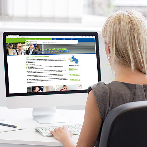 Foto von Frau am Computer