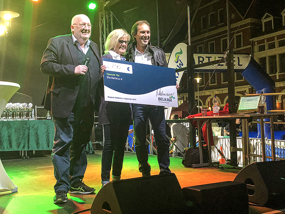 Foto von der Spendenübergabe beim Stadtlauf 2019 von der BELKAW.