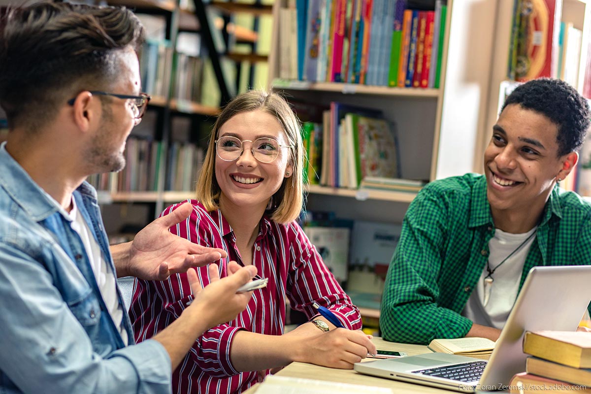 Foto von Menschen, die diskutieren